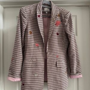 Cinq a sept blazer. Same as Taylor Swift wore at tiny desk concert